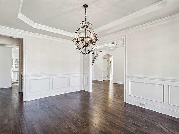 4th image of 1078 Meadow Brook Dr