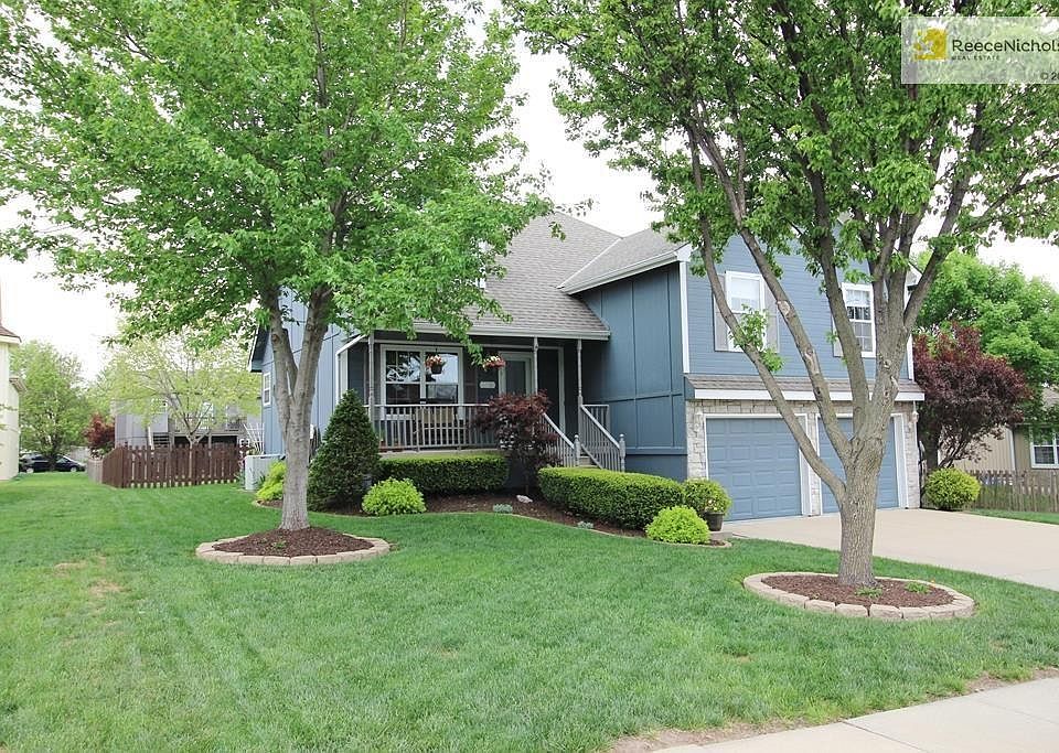 1st image of 113 NE Stonebridge Ct