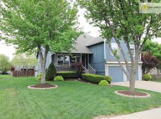 113 NE Stonebridge Ct, Blue Springs, MO 64014