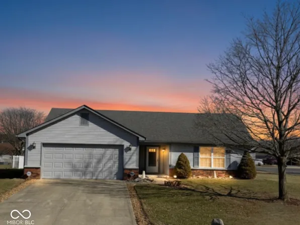 901 Peony Ln, Fortville, IN 46040