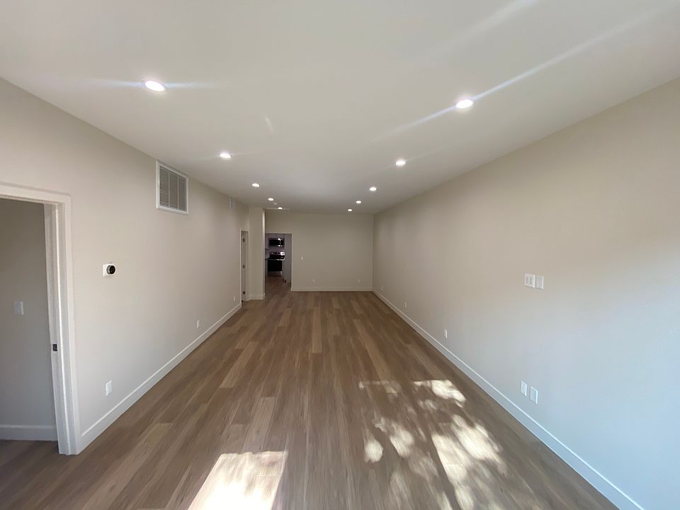 1st image of 5333 Russell Ave #39