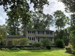 35 Arapaho Rd, Brookfield, CT 06804