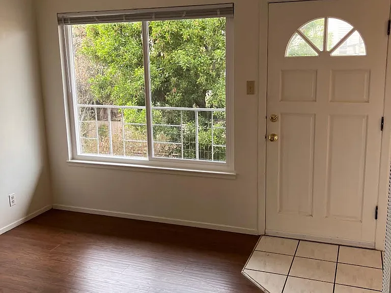 865 Northpoint Dr #5 — Photo 2