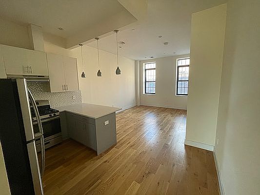 2nd image of 744A Willoughby Ave #1A