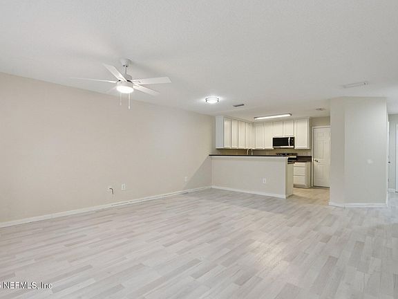 4th image of 827 BLACK CHERRY Drive S