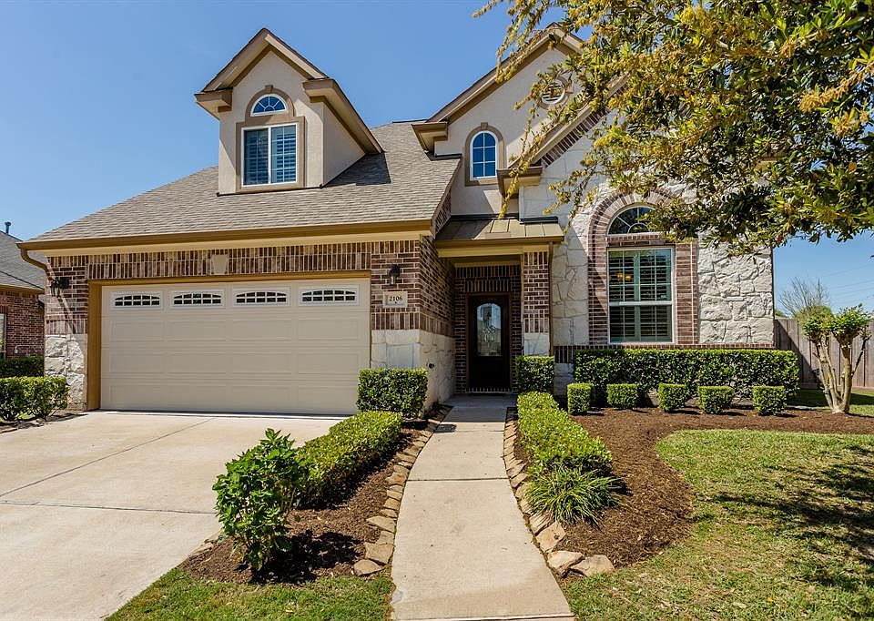 This beautiful 3/2.5/2 home with brick and stone elevation and pretty curb appeal is located on a large lot on quiet cul-de-sac street.