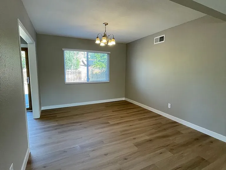 890 Revere St — Photo 7