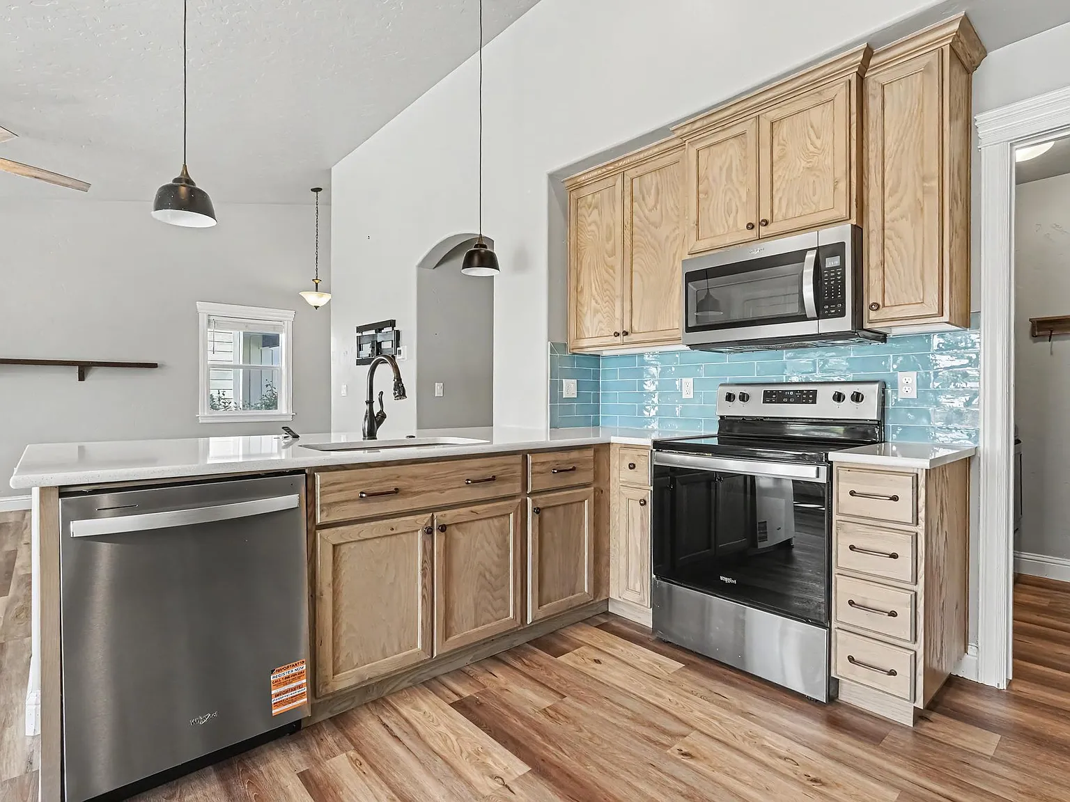3 bed, 1251 sqft, $2,195 — Photo 2