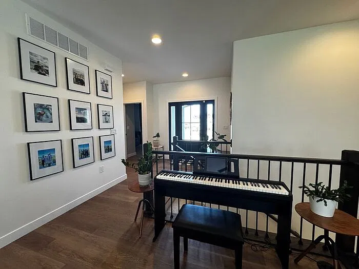 4 bed, 3.0 bath, $3,500 — Photo 2