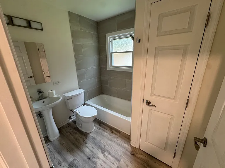 2201 Chester St — Photo 16