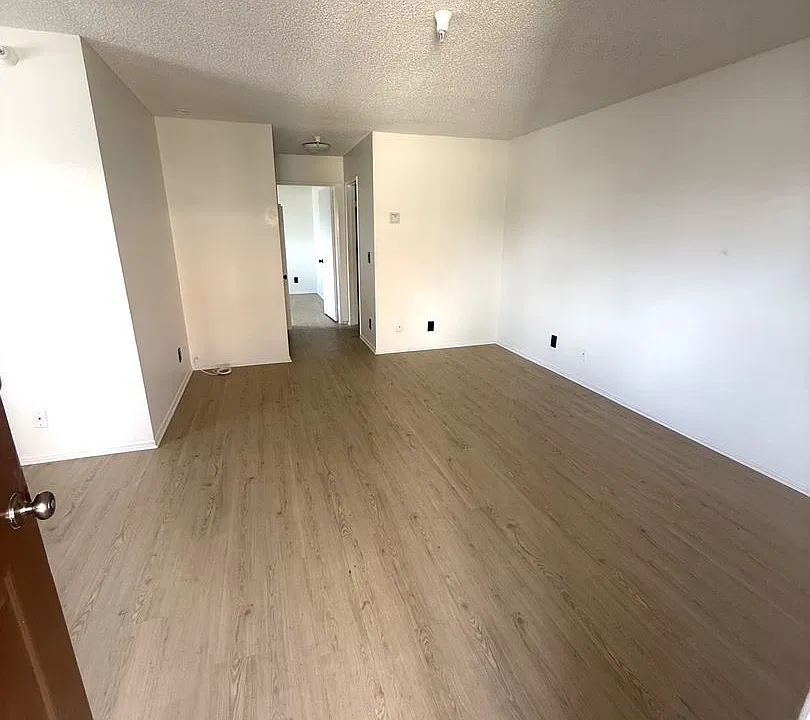 12444-12504-1251 Oxford Ave