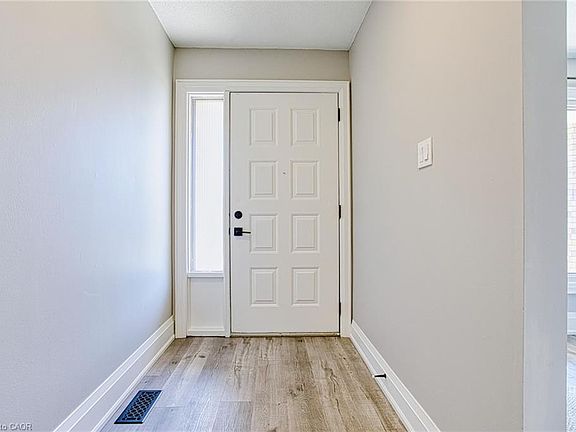 4th image of 4 Colgate Ct