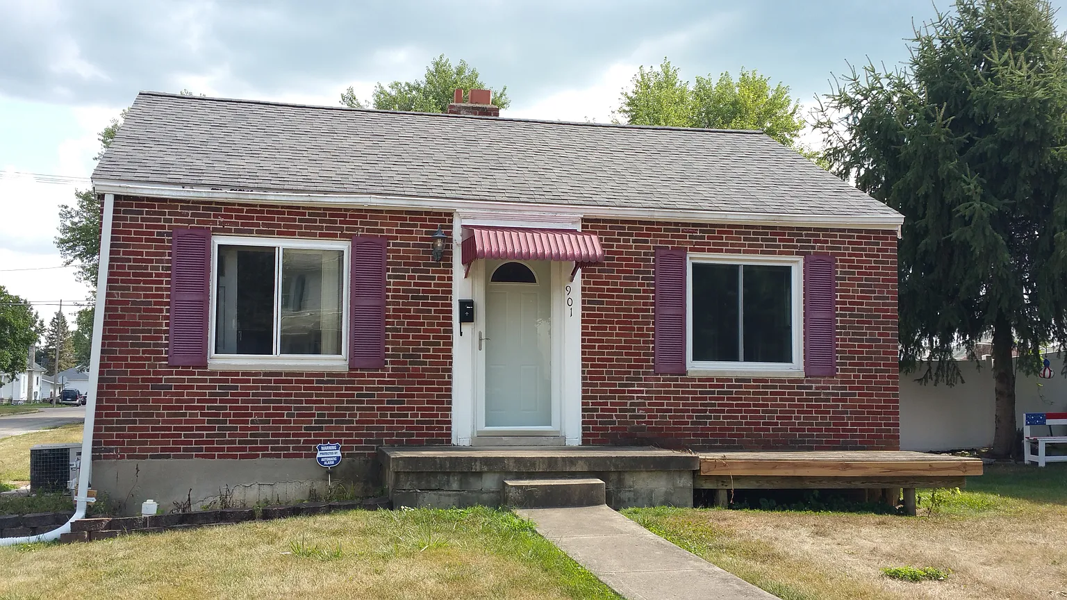 901 Clark Ave photo 1