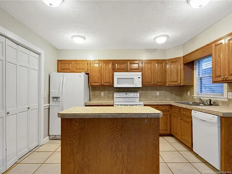 405 Bannerman Ct — Photo 17