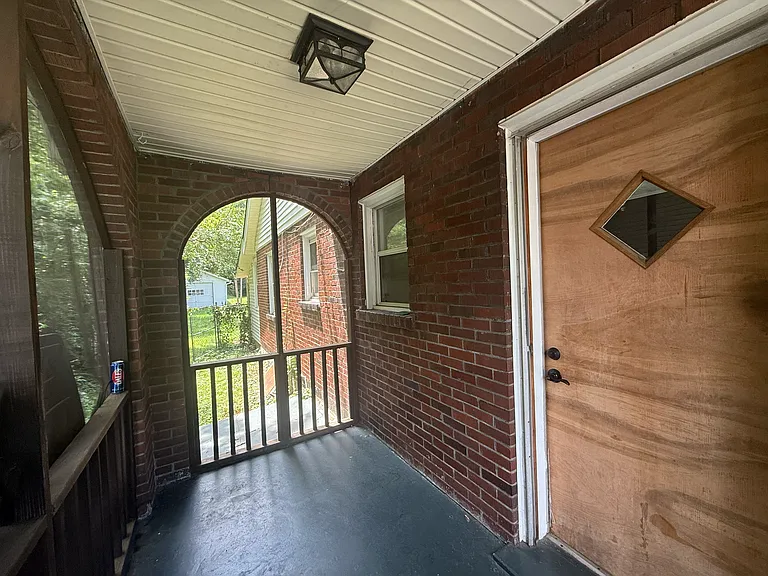 1004 Gillock St — Photo 51