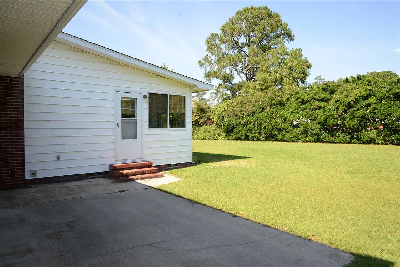 3 bed, 2.5 bath, $1,800 — Photo 3
