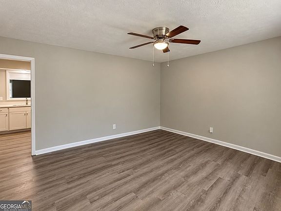 5th image of 119 Sir Lancelot St