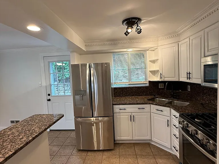 807 Londonderry Dr — Photo 6