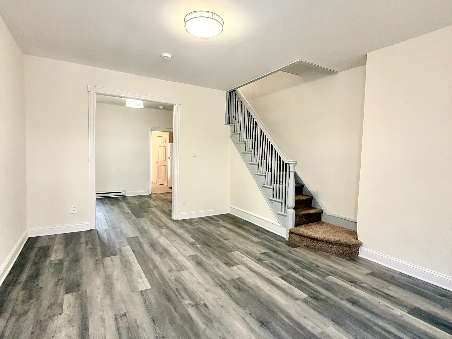 Three Bedrooms, Pet-Friendly Living & In-Home Laundry Available Now — Photo 2