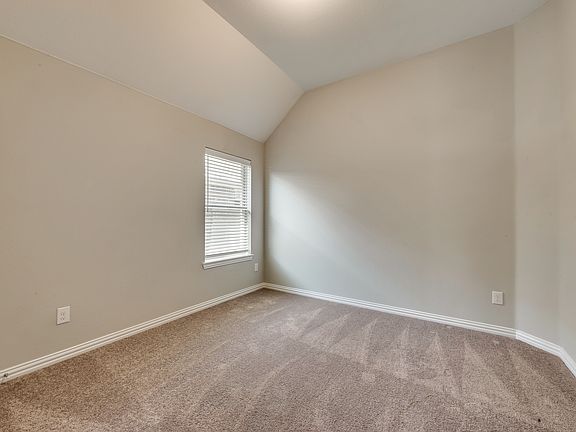4th image of 2813 Mesquite Ave
