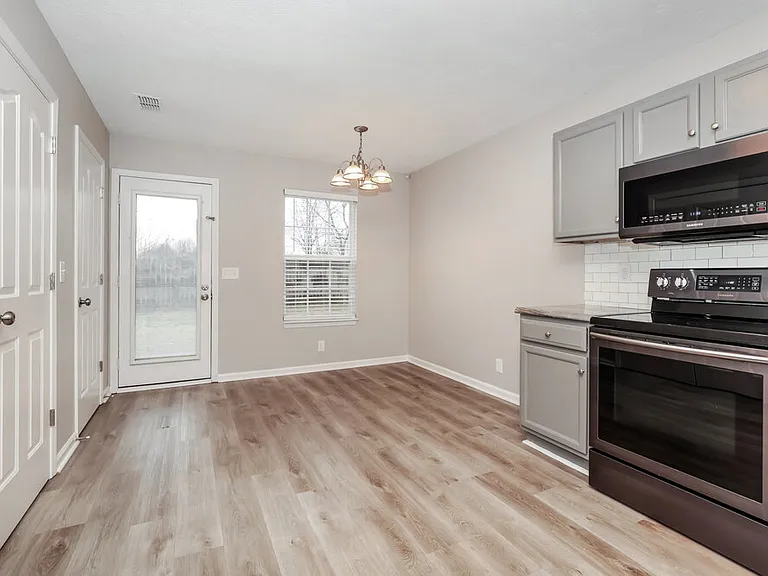 1514 Killarney Dr — Photo 7