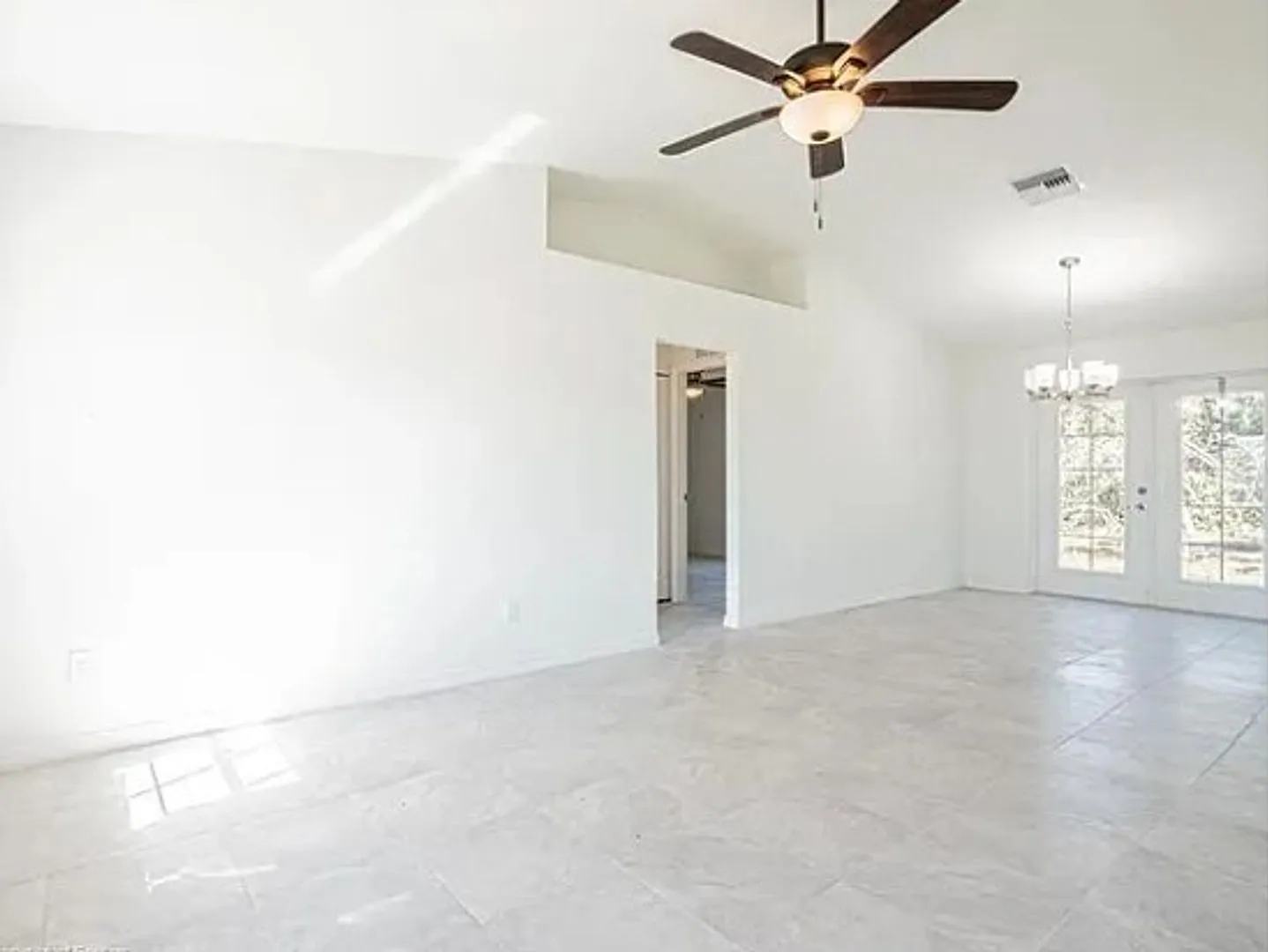 3/2/1 Single Family home- Available now! — Photo 4