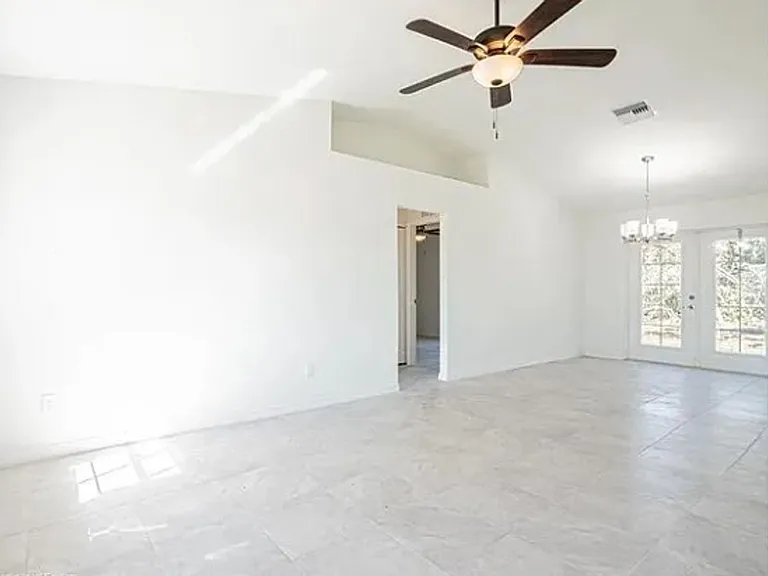 457 Aloha Ave — Photo 4