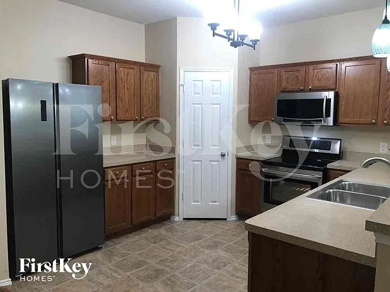 13221 Settlers Trl — Photo 16