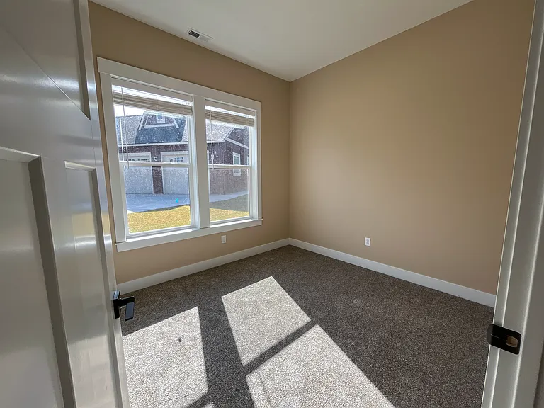 1220 W Spring Ln — Photo 16