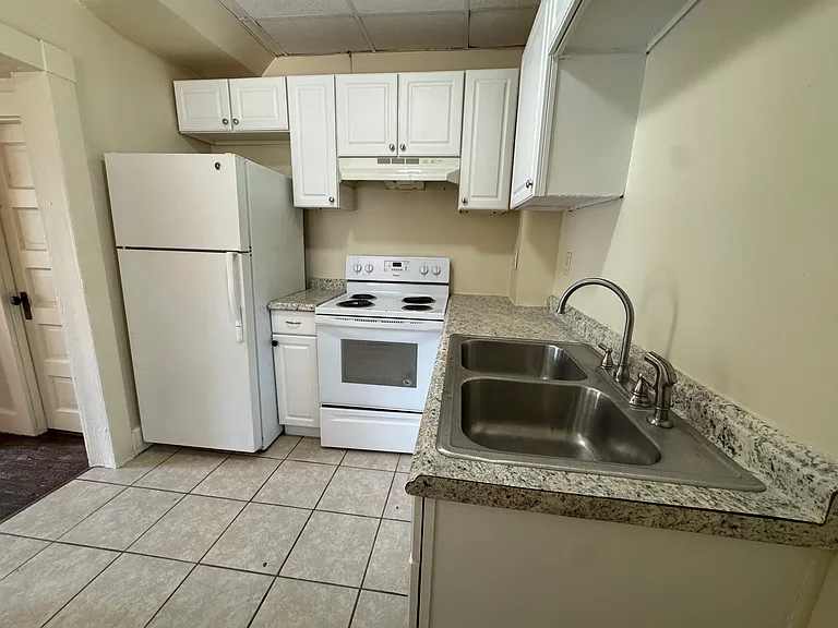 206 Pear St — Photo 5