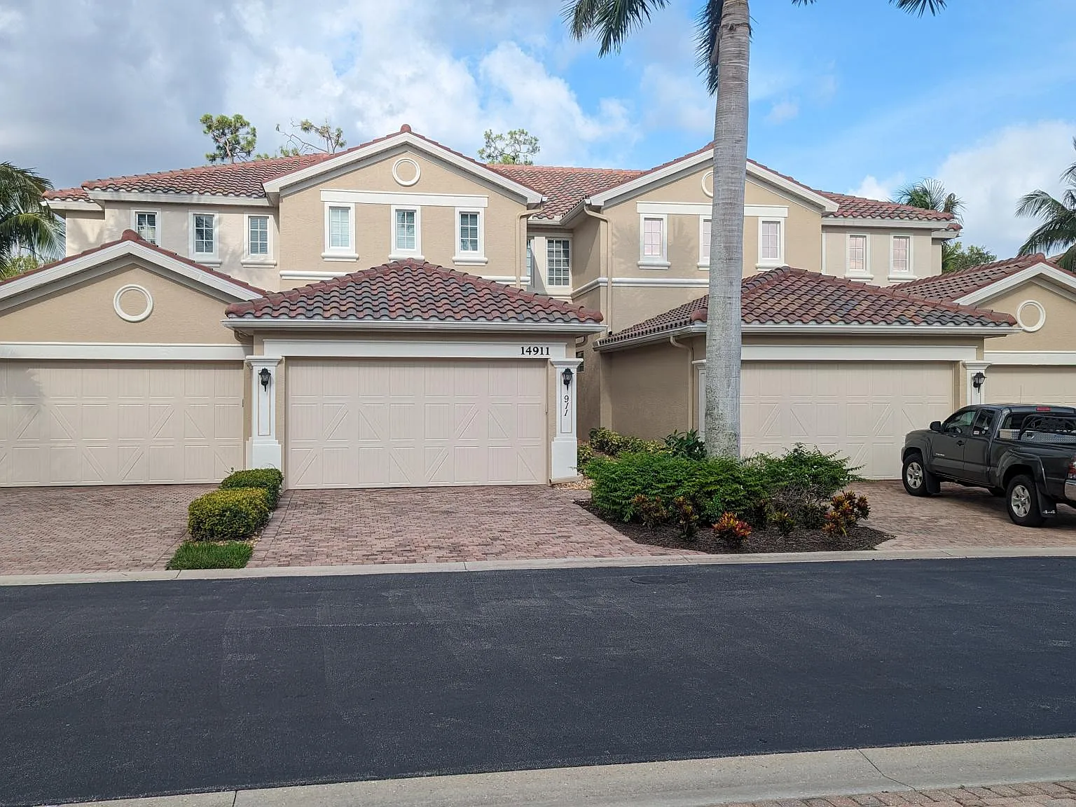 3 bed, 1850 sqft, $2,300 — Photo 1