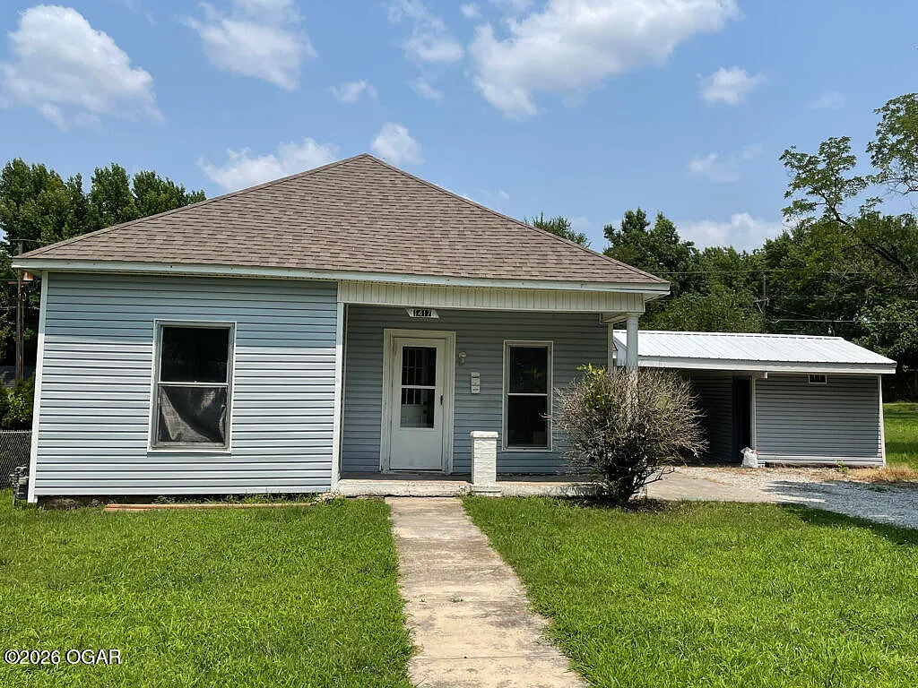 3 bed, 2.0 bath, 1100 sqft, $1,100 — Photo 1