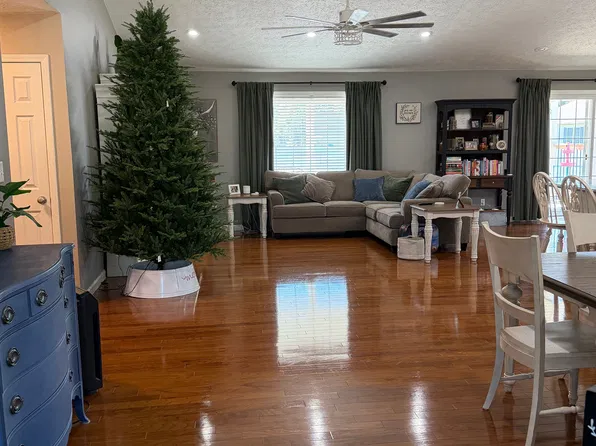 485 Smiths Ln, Mayfield, KY 42066