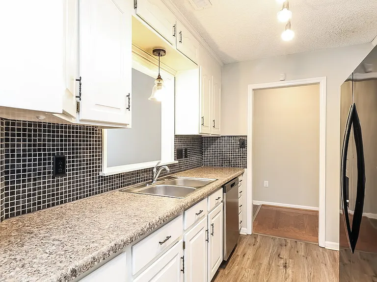 310 Tamarack Dr — Photo 8