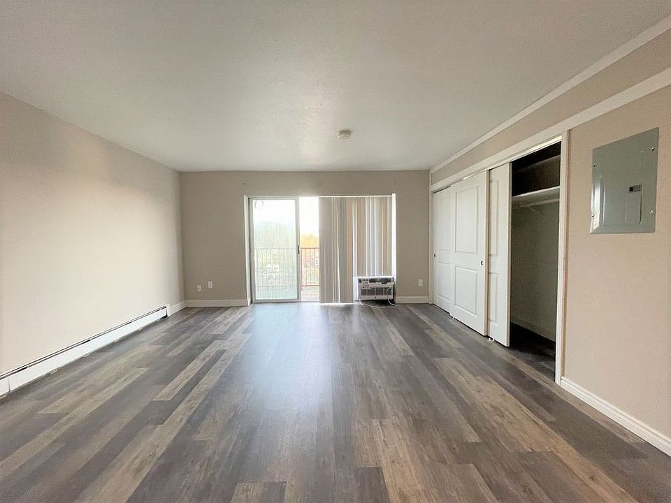 2nd image of 625 Main St APT 34