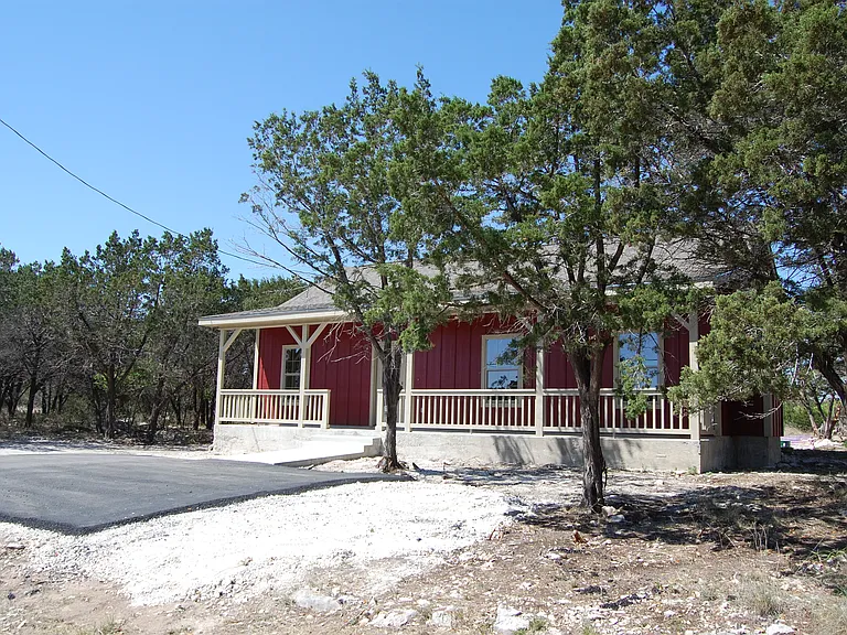 1005 Live Oak Dr — Photo 2