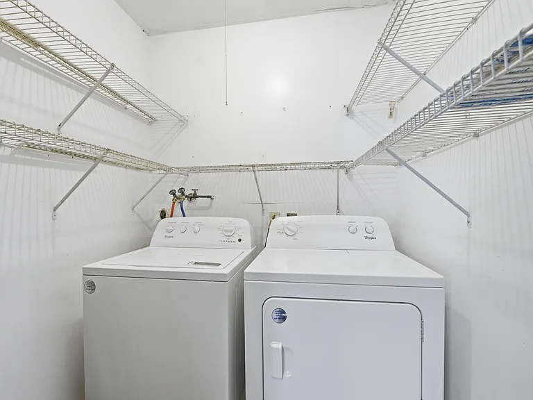 452 Normandy #J — Photo 15
