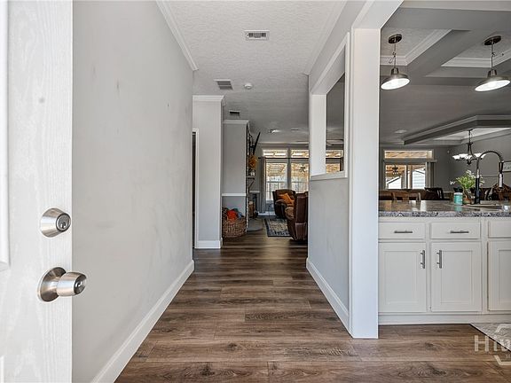 3rd image of 869 Simmons Road