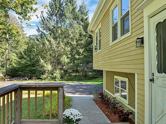 4th image of 33 Gale Village Road