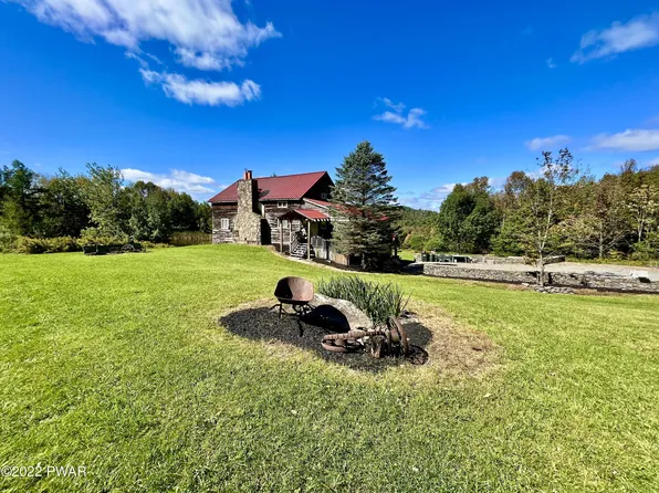 2033 Creamton Dr, Pleasant Mount, PA 18453