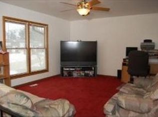 225 Pleasant Dr, South Elgin, IL 60177