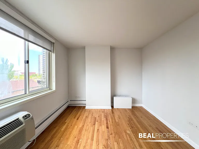 1344 N Dearborn — Photo 37