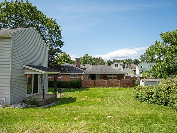 3rd image of 527 Elss St