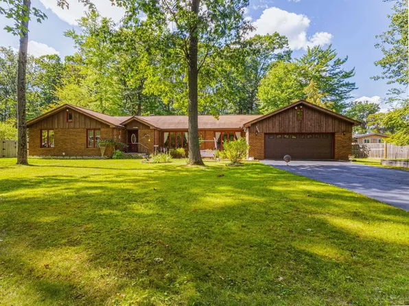 2359 Woodview Ln, Marinette, WI 54143