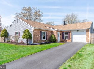 2 Rayborn Ct, Newark, DE 19702