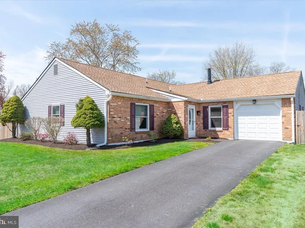 2 Rayborn Ct, Newark, DE 19702