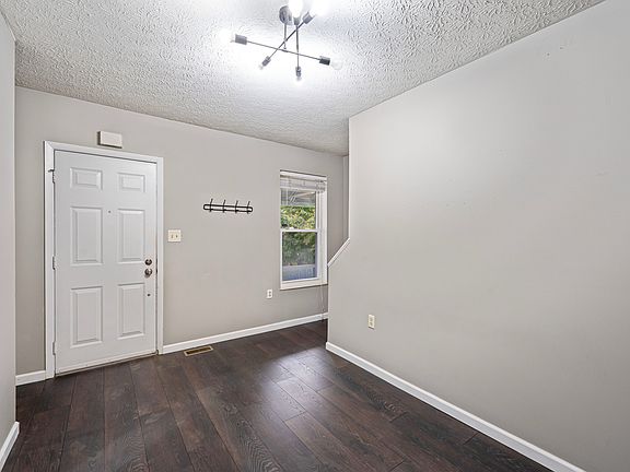 3rd image of 514 W 1st Ave #514