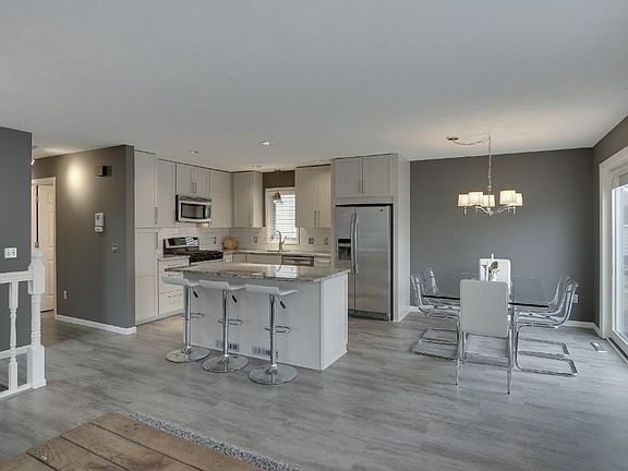 5th image of 5428 Xerxes Ave S