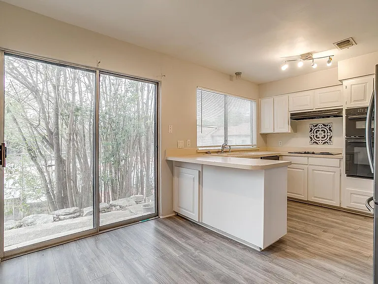 5947 Chimney Wood Cir — Photo 11