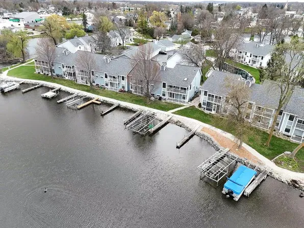 300 Foxwood DRIVE #123, Waterford, WI 53185